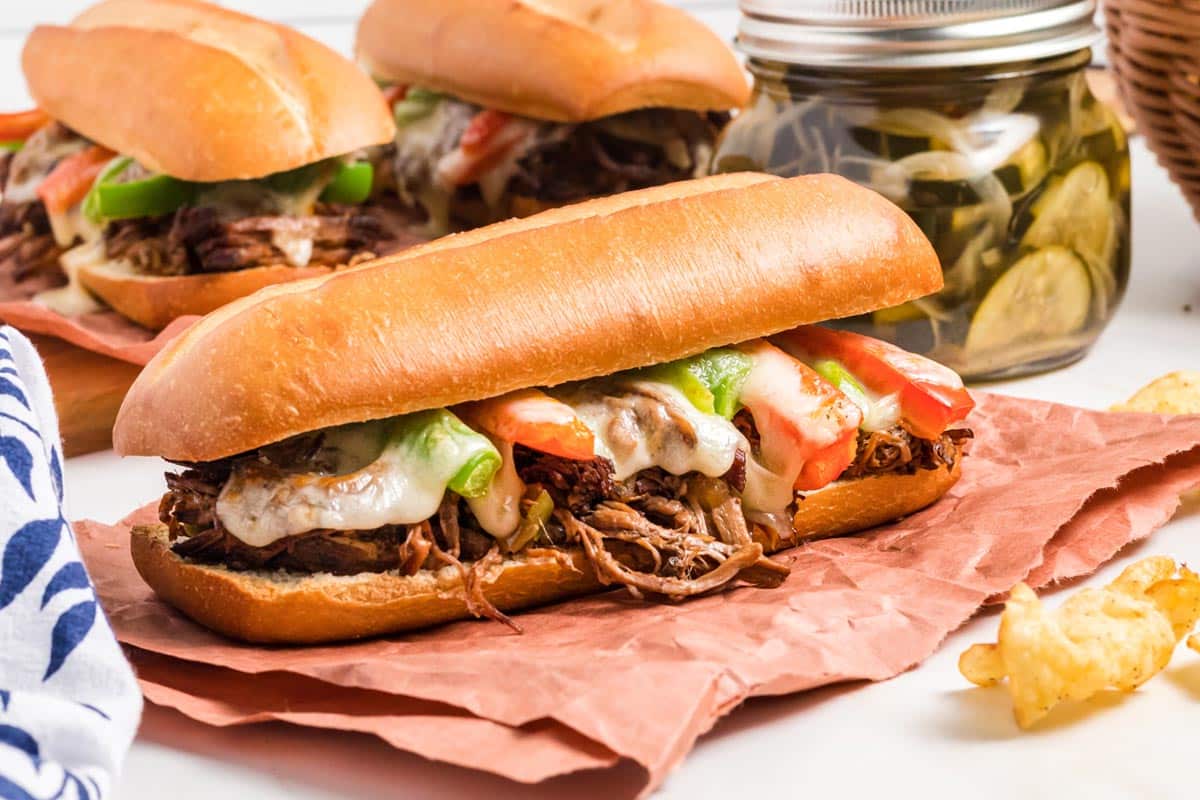 Slow Cooker Shredded Beef Sandwiches - Homemade recipes!