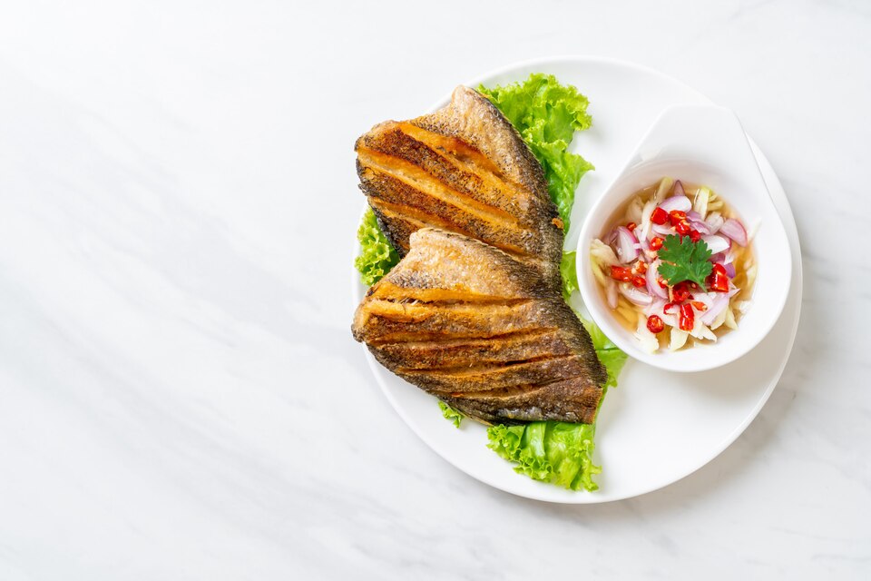 Crispy gourami fish with spicy salad